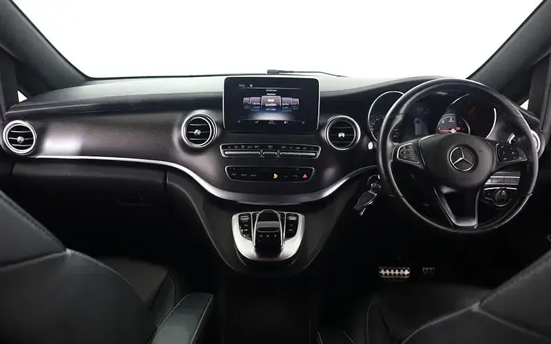 Used Mercedes V250 AMG line 190 HP (139 kW) 2019 White MPV