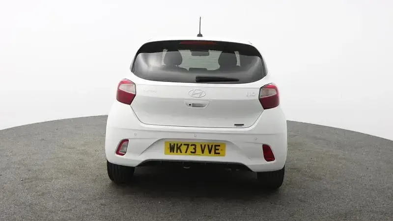Used Hyundai i10 Premium 84 HP (61 kW) 2023 White Hatchback