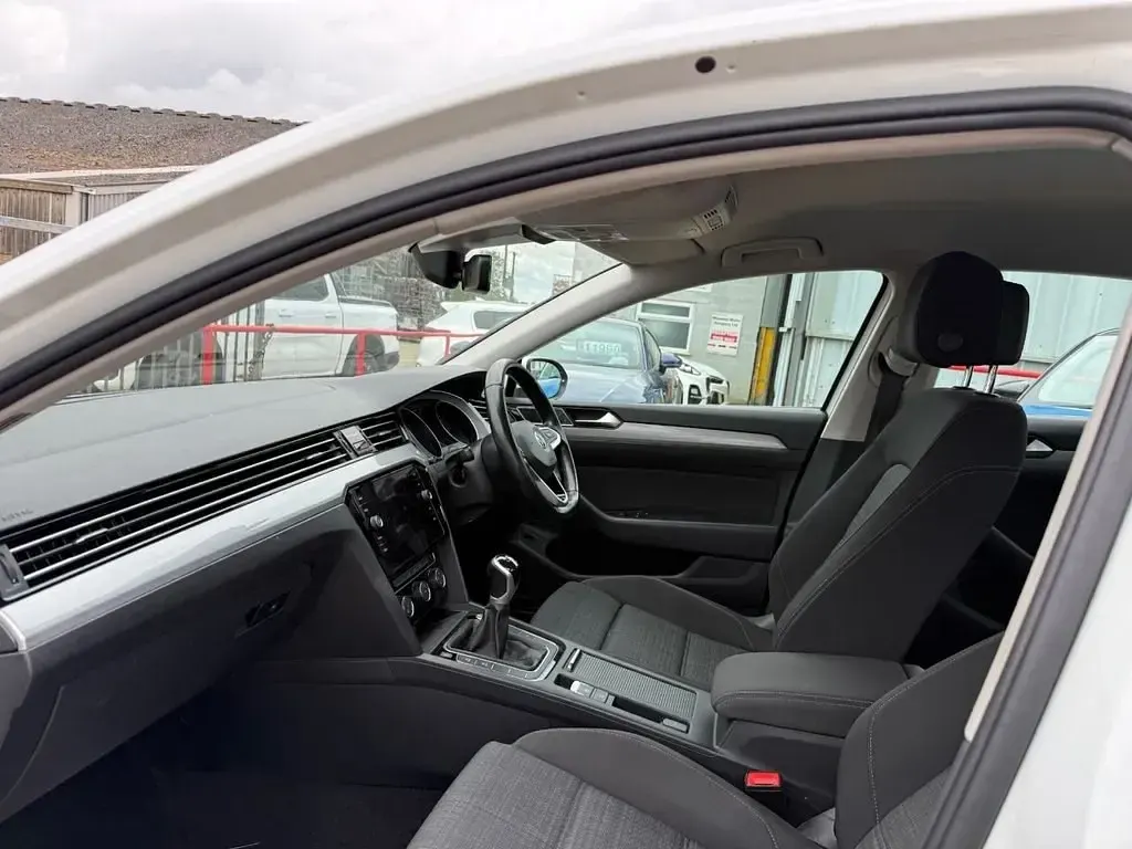 Used VW Passat SE 150 HP (110 kW) 2020 White Sedan