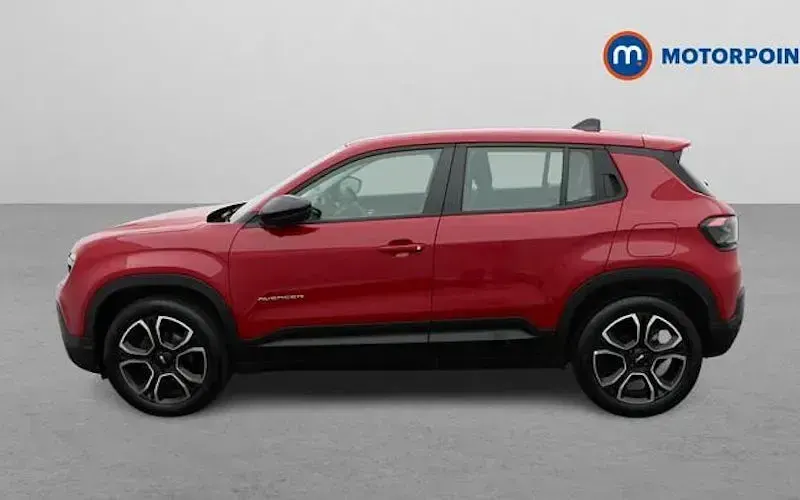 Begagnad Jeep Avenger Altitude 101 HK (74 kW) 2024 Röd SUV
