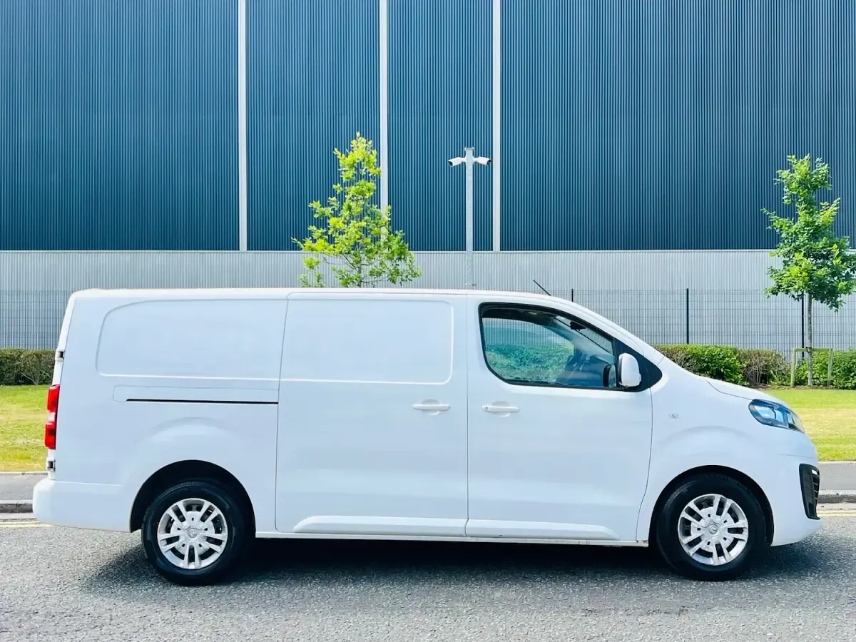 Used Vauxhall Vivaro Sportive 120 HP (88 kW) 2020 White MPV
