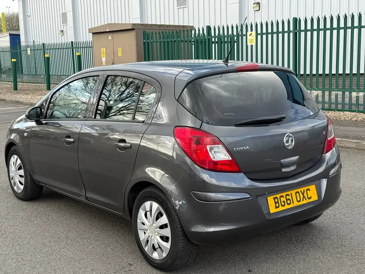 Used Vauxhall Corsa 80 HP (58 kW) 2011 Grey Hatchback