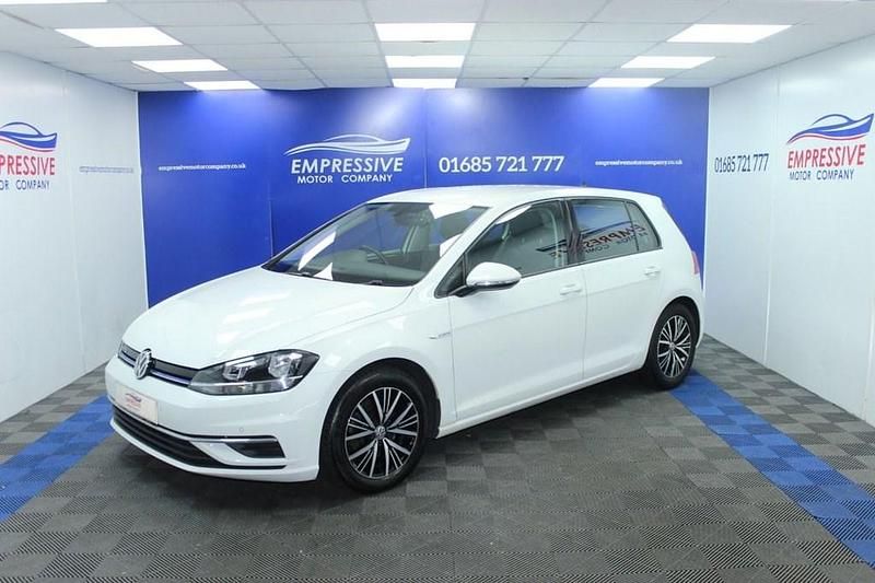 Used VW Golf VII SE 130 HP (95 kW) 2019 White Hatchback