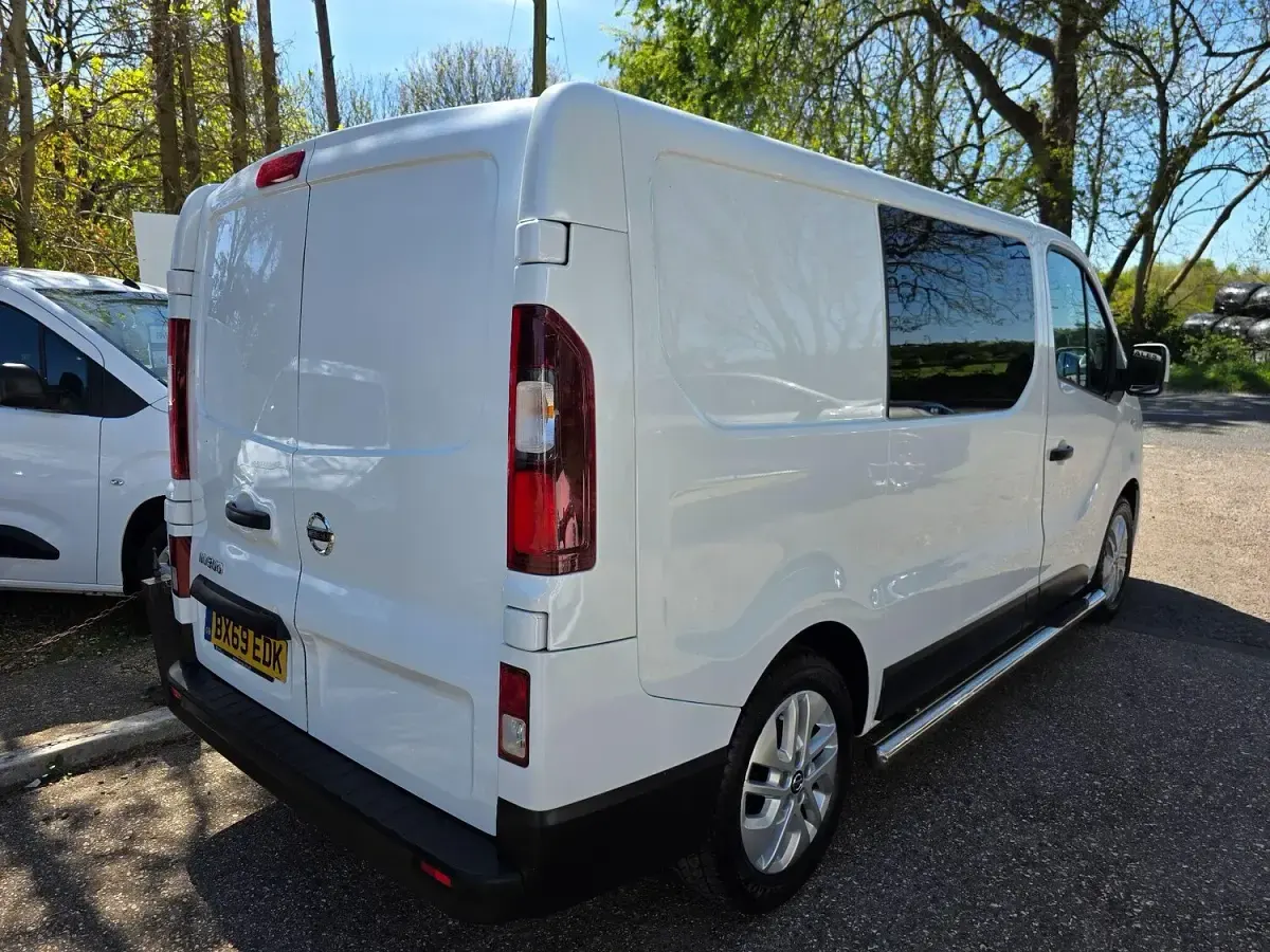 Used Nissan NV300 Tekna 125 HP (91 kW) 2019 White Van