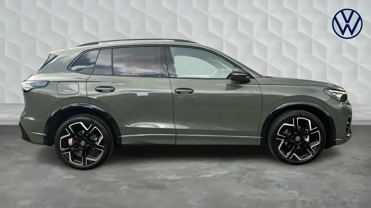 Used VW Tiguan R-line 150 HP (110 kW) 2026 Green SUV