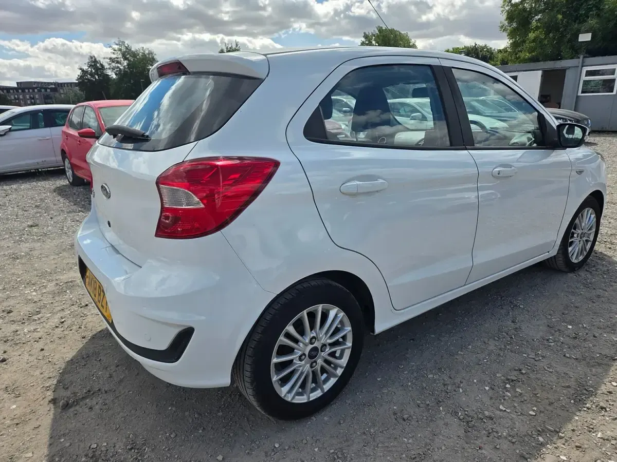 Used Ford Ka Plus Zetec 85 HP (62 kW) 2018 White Hatchback