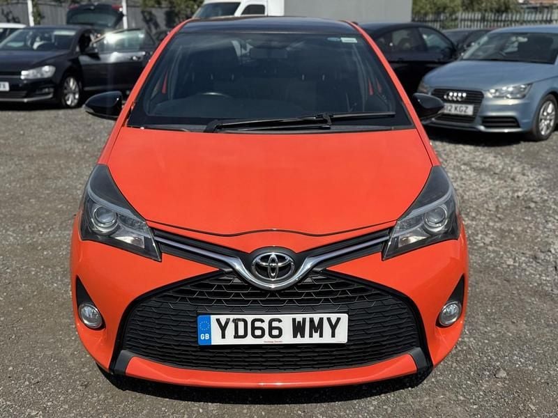 Używany Toyota Yaris Edition 90 KM (66 kW) 2016 Pomarańczowy Hatchback