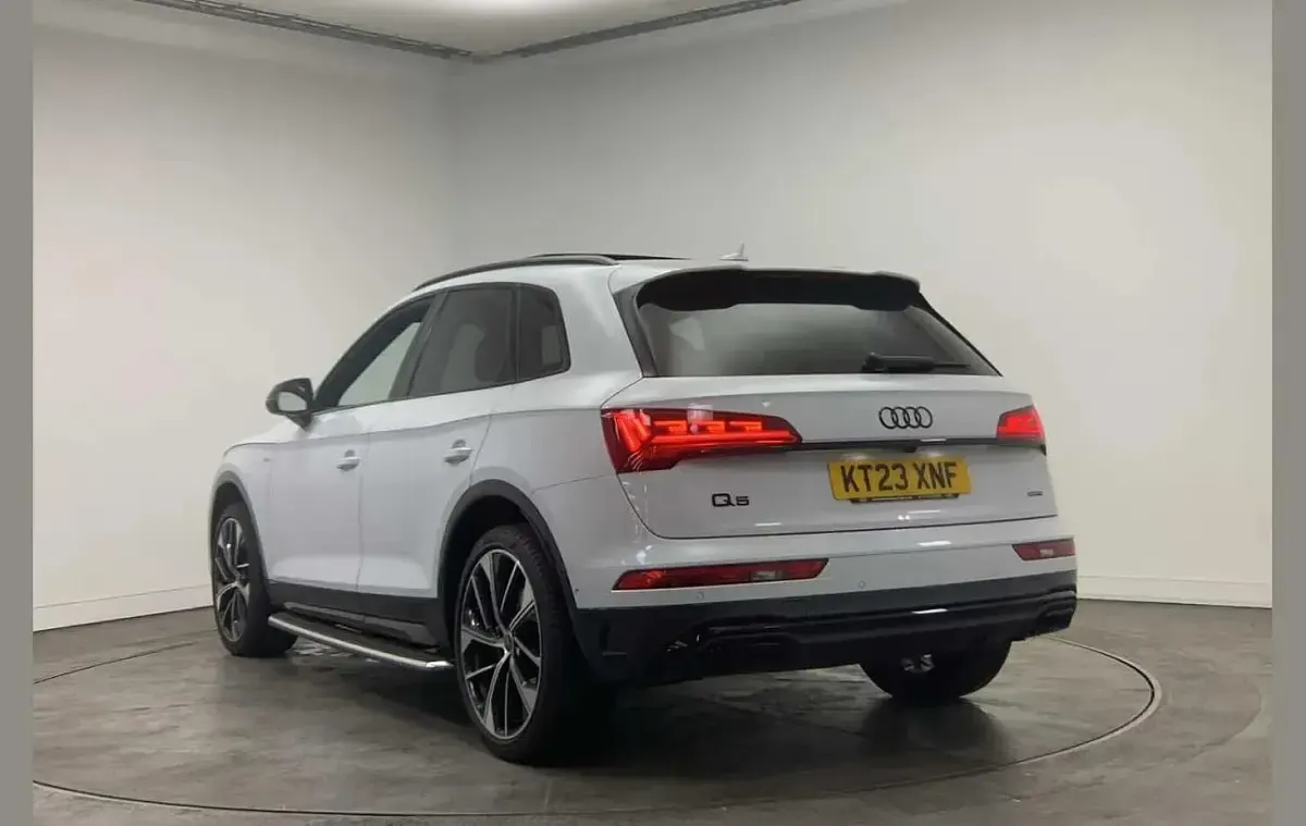 Used Audi Q5 Advanced 261 HP (191 kW) 2023 White SUV