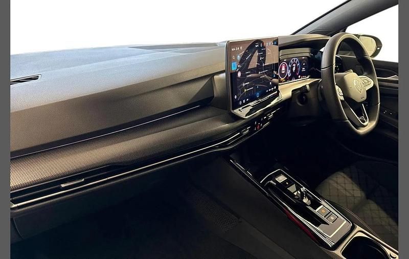 Used VW Golf VIII R-line 147 HP (108 kW) 2025 White Hatchback