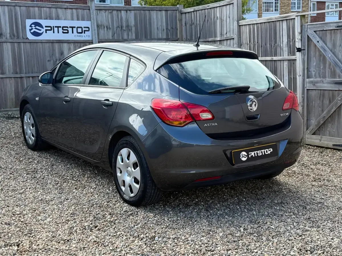Second-hand Vauxhall Astra S 130 CP (95 kW) 2012 Gri Hatchback
