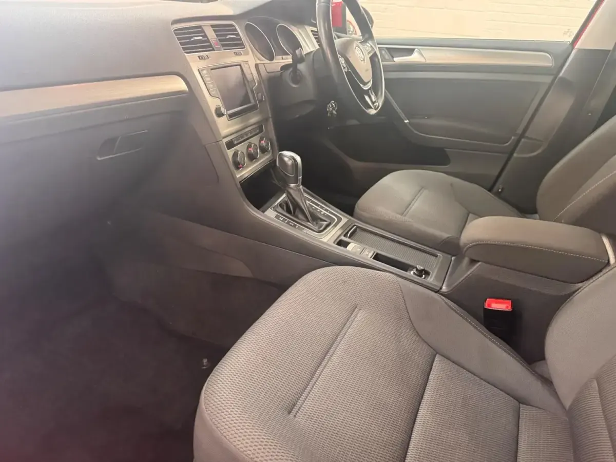 Second-hand VW Golf VII Edition 110 CP (80 kW) 2016 Roșu Hatchback