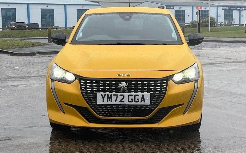 Gebraucht Peugeot 208 Active+ 102 PS (75 kW) 2023 Gelb Kleinwagen