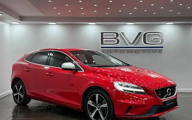 Used Volvo V40 R-Design 122 HP (89 kW) 2019 Hatchback