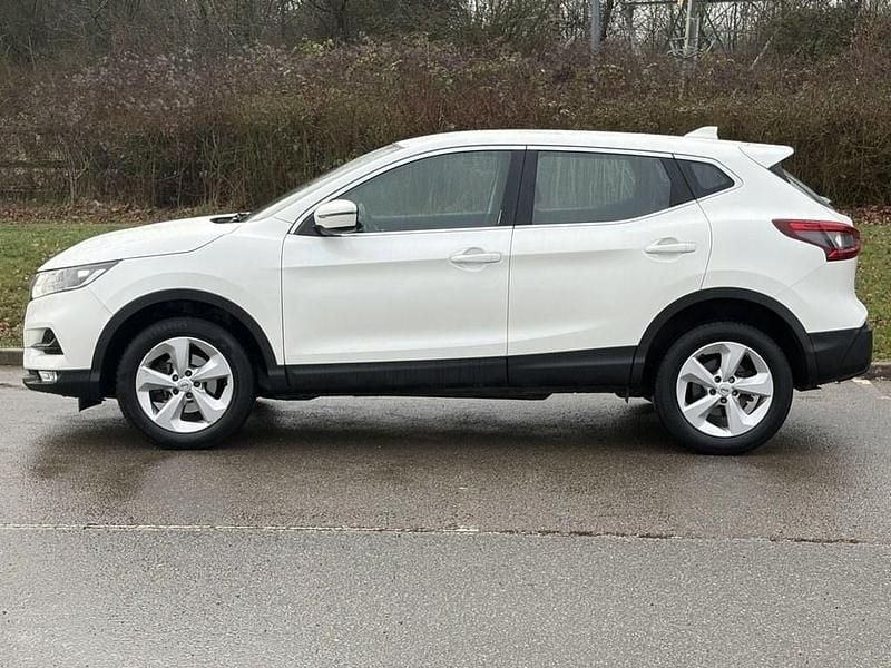 Used Nissan Qashqai Acenta Premium 115 HP (84 kW) 2019 White SUV
