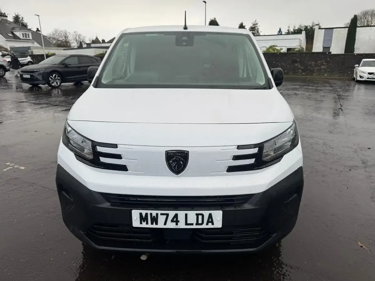 Used Peugeot Partner 131 HP (96 kW) 2024 White MPV