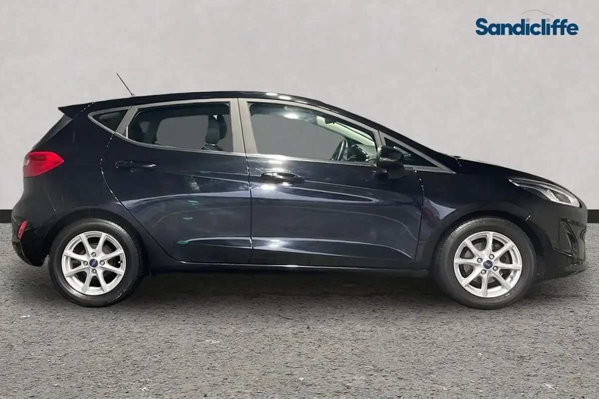Używany Ford Fiesta Zetec 2018 Czarny Hatchback