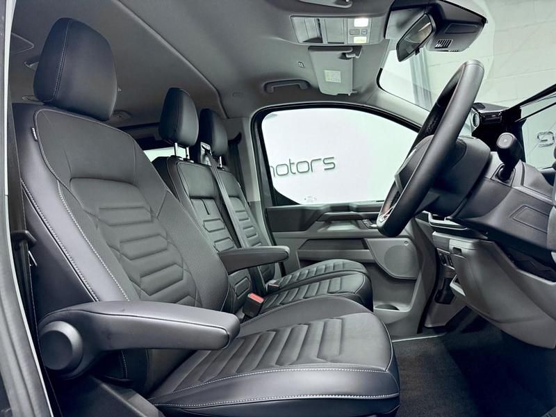 Used Ford Tourneo Titanium 232 HP (170 kW) 2025 Grey MPV