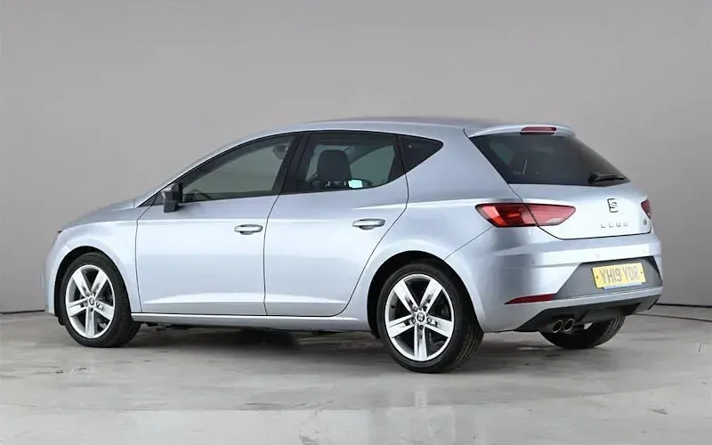Usado Seat Leon FR 150 HP (110 kW) 2019 Prateado Citadino
