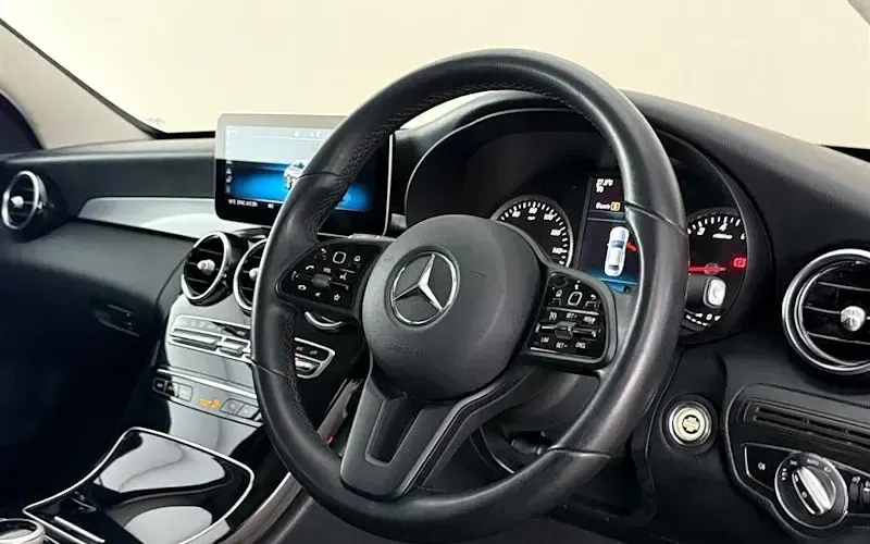 Used Mercedes C200 SE 184 HP (135 kW) 2019 Blue Sedan