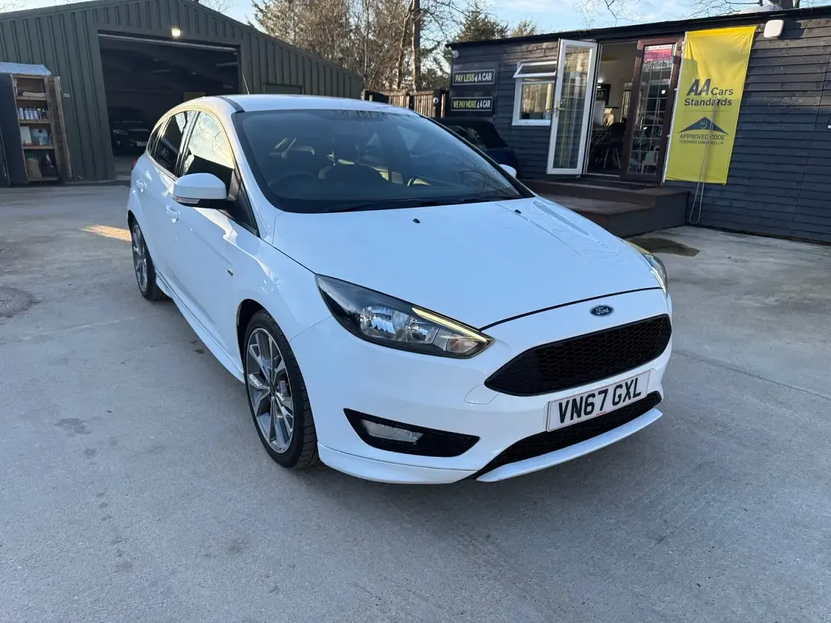 Used Ford Focus ST-Line X 140 HP (102 kW) 2017 White Hatchback
