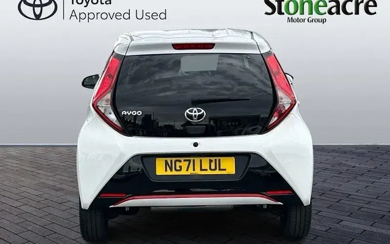 Used Toyota Aygo Trend 72 HP (52 kW) 2019 White Hatchback