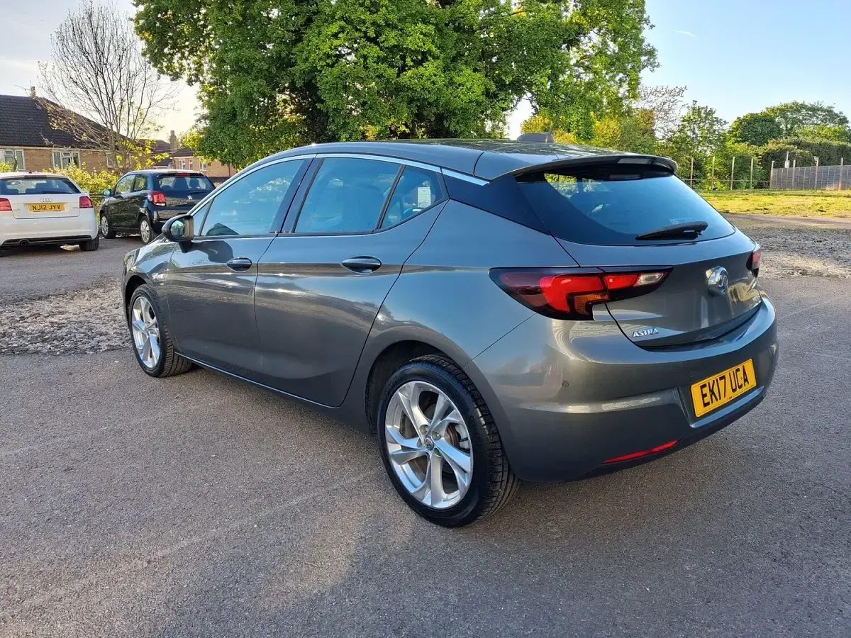Used Vauxhall Astra SRi 150 HP (110 kW) 2017 Grey Hatchback