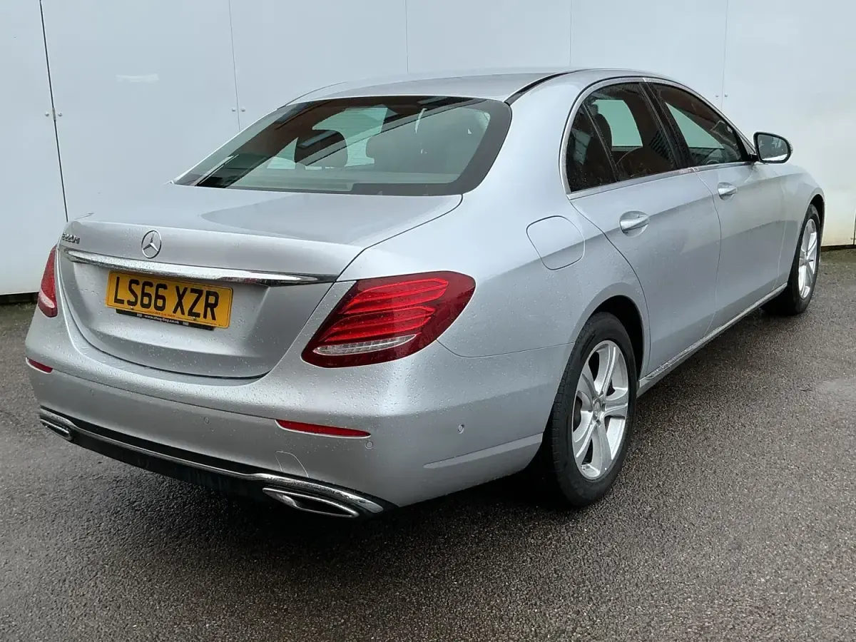 Gebraucht Mercedes E220 SE 2016 Silber Limousine