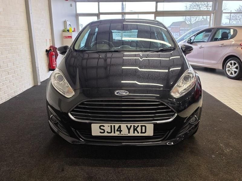 Begagnad Ford Fiesta Titanium 2014 Svart Halvkombi