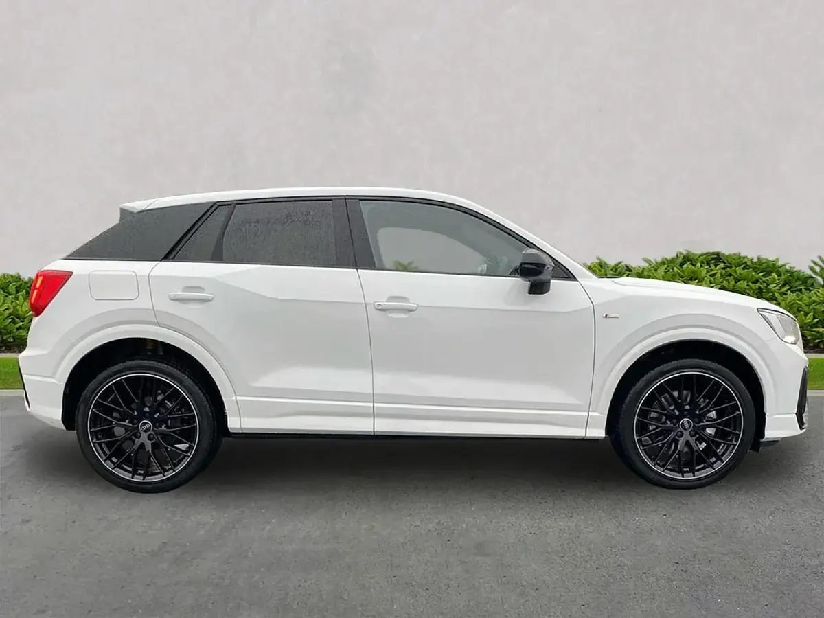 Used Audi Q2 Black Edition 150 HP (110 kW) 2025 White SUV