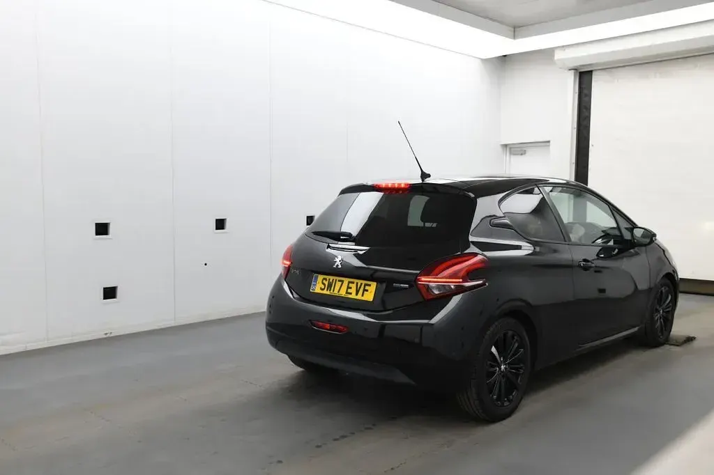 Used Peugeot 208 82 HP (60 kW) 2017 Black Hatchback