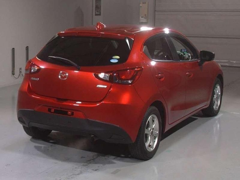 Begagnad Mazda Demio 2017 Röd Halvkombi