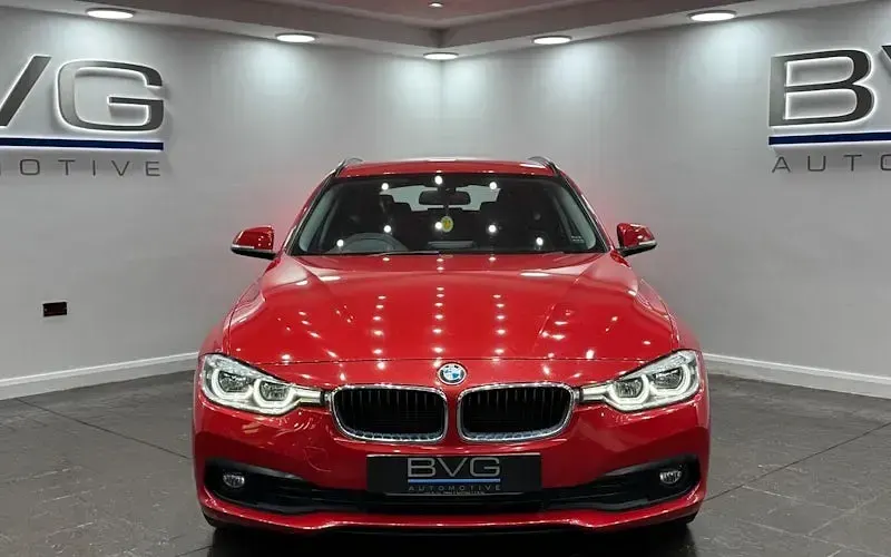 Used BMW 318 Comfort Edition 150 HP (110 kW) 2019 Red Estate