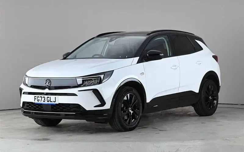 Used Vauxhall Grandland X S 131 HP (96 kW) 2023 White SUV