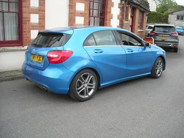 Used Mercedes A200 136 HP (100 kW) 2015 Blue Hatchback