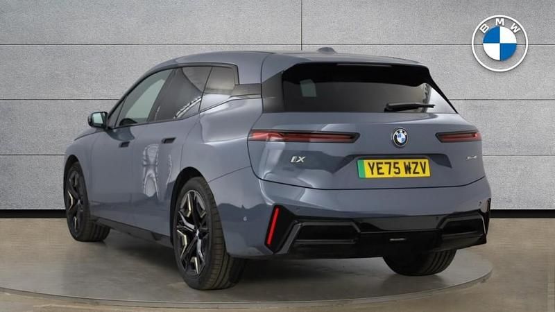 Usado BMW iX M Sport 295 kW (402 CV) 2025 Gris SUV