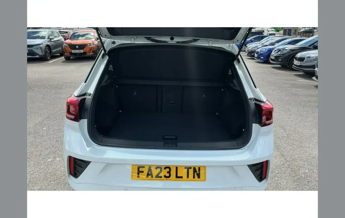 Used VW T-Roc R-line 150 HP (110 kW) 2023 White SUV