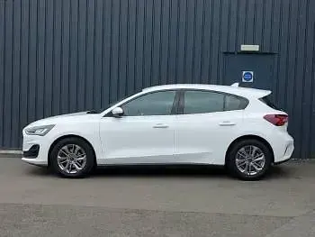 Used Ford Focus Titanium 155 HP (114 kW) 2023 White Hatchback