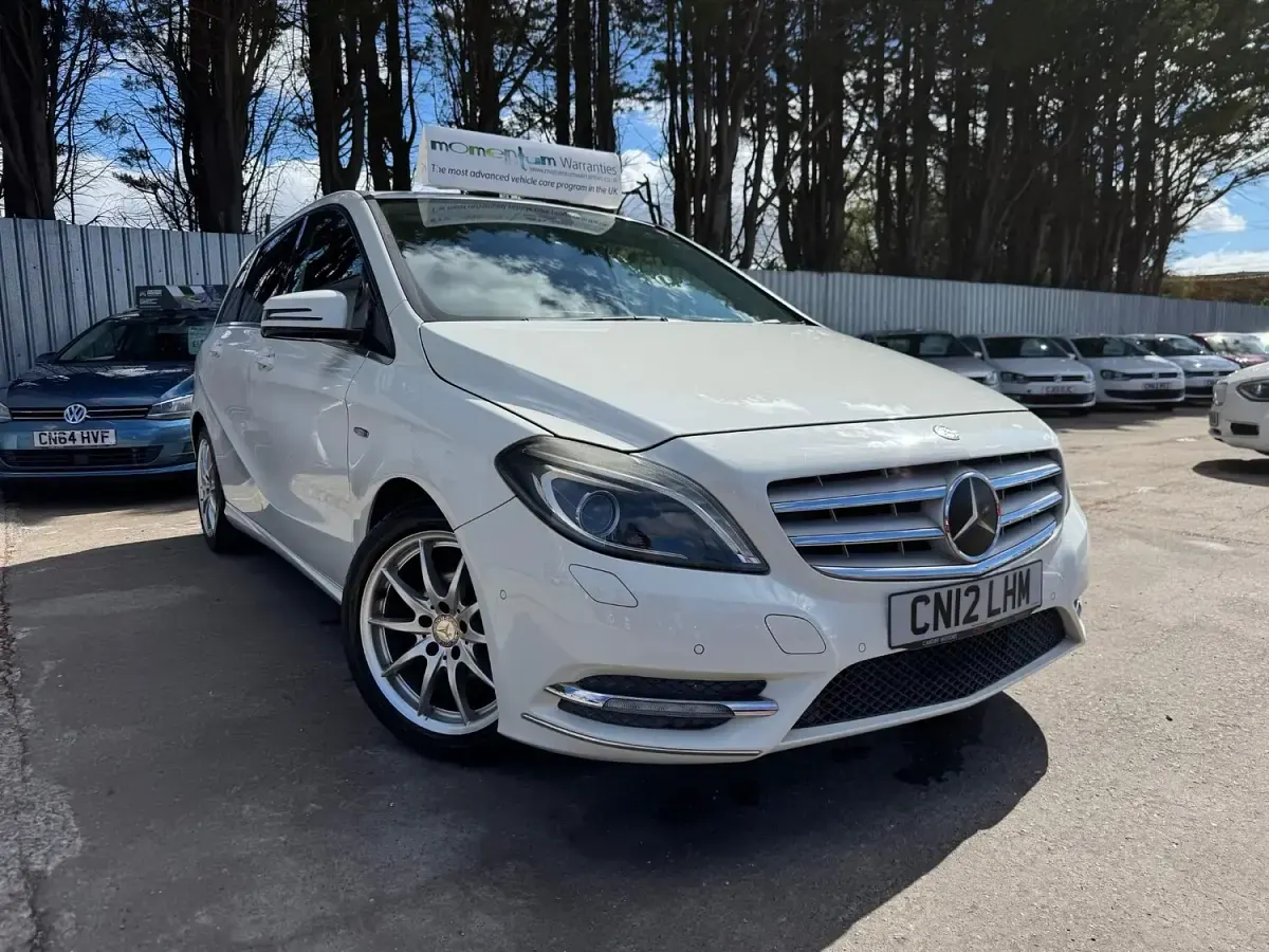 Used Mercedes B180 2012 White Hatchback