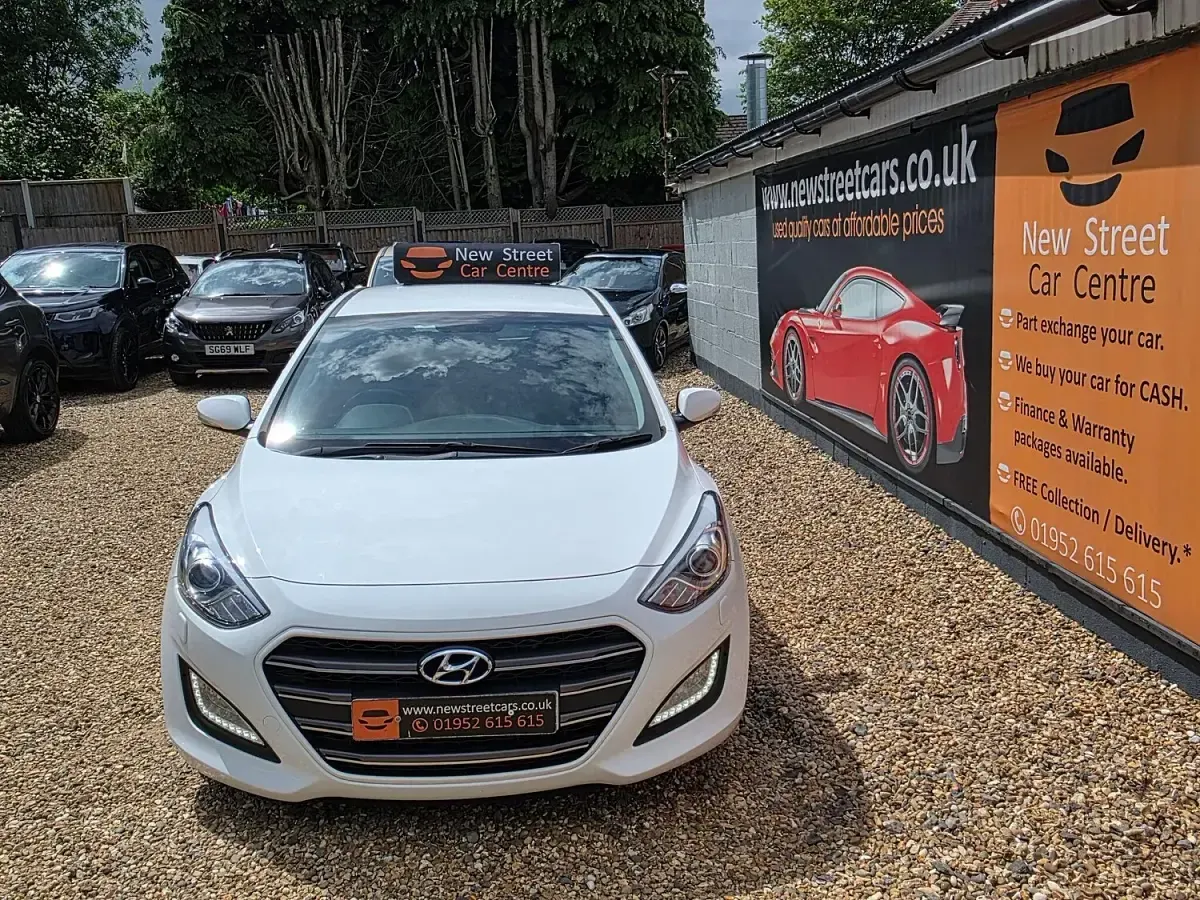 Used Hyundai i30 Premium 136 HP (100 kW) 2015 White Hatchback