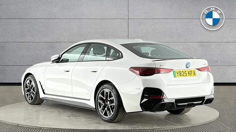 Usado BMW i4 M Sport 246 kW (335 CV) 2025 Blanco Berlina