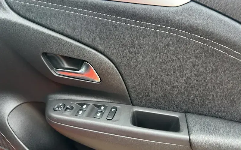 Used Vauxhall Corsa-e SRi 100 kW (136 HP) 2022 Orange Hatchback