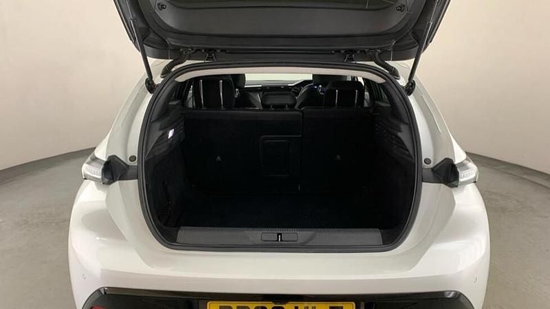 Used Peugeot 308 Allure Premium 129 HP (94 kW) 2022 White Hatchback