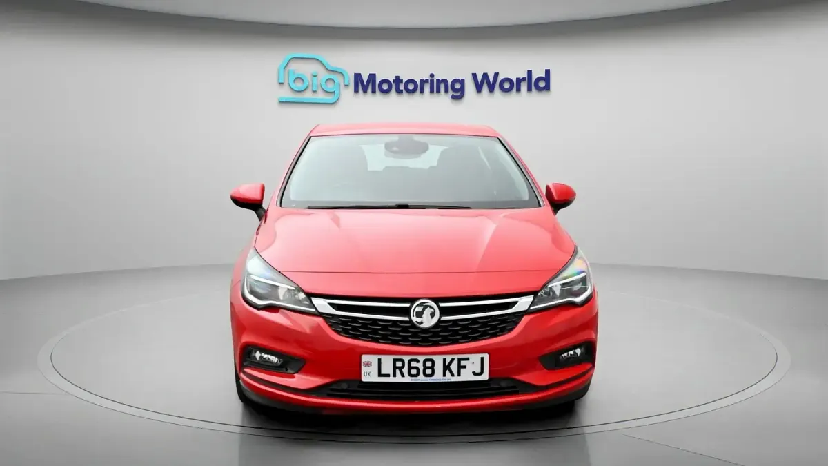 Used Vauxhall Astra SRi 150 HP (110 kW) 2018 Red Hatchback