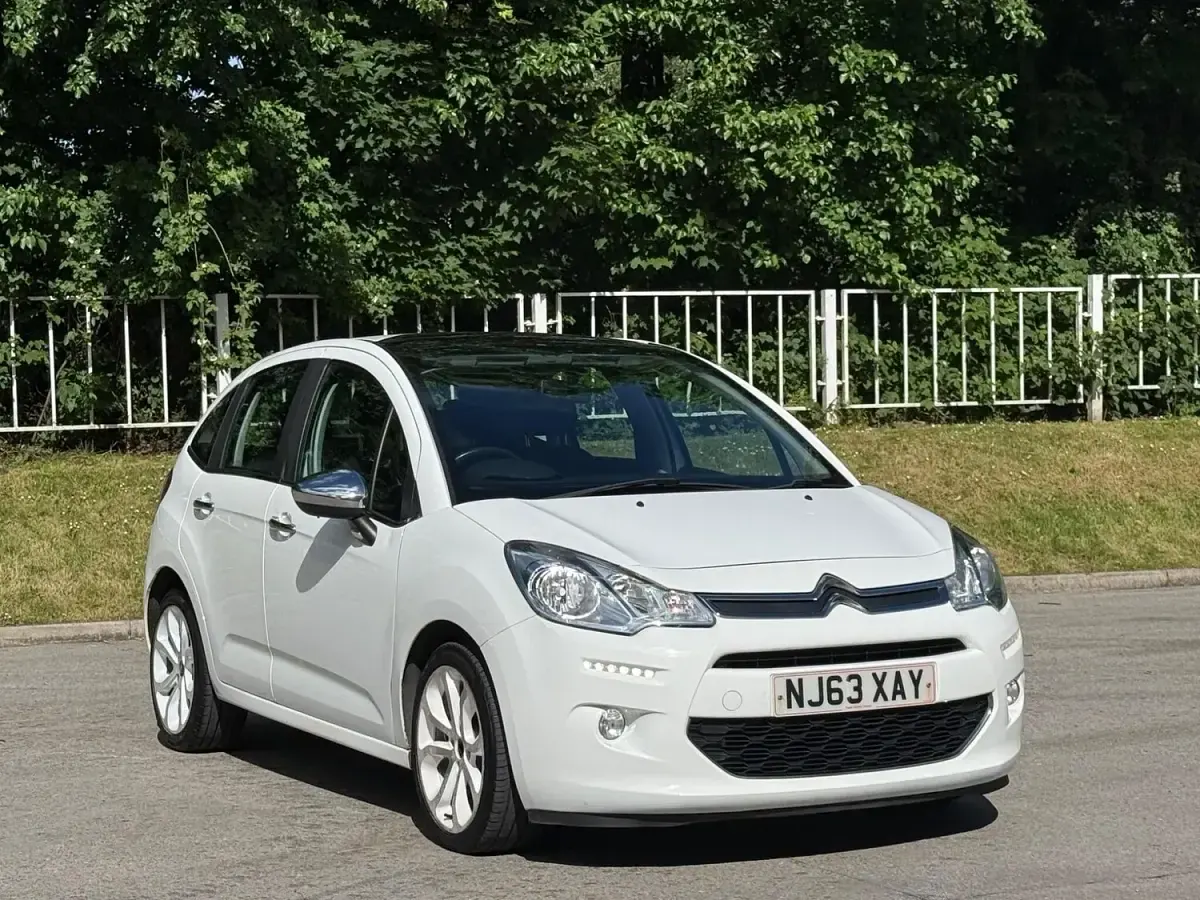 Used Citroën C3 SELECTION 2013 White Hatchback