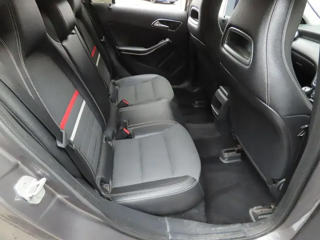 Used Mercedes A180 SE 122 HP (89 kW) 2015 Grey Hatchback