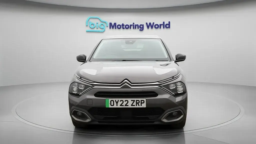 Begagnad Citroën e-C4 Shine 100 kW (136 HK) 2022 Halvkombi