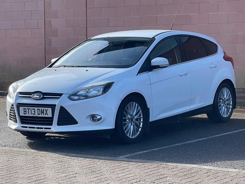 Used Ford Focus Zetec 2013 White Hatchback