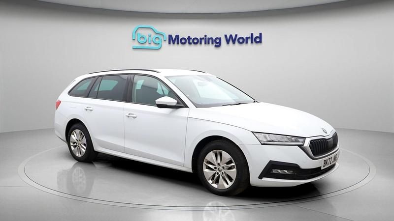 Used Skoda Octavia SE Technology 110 HP (80 kW) 2022 White Estate
