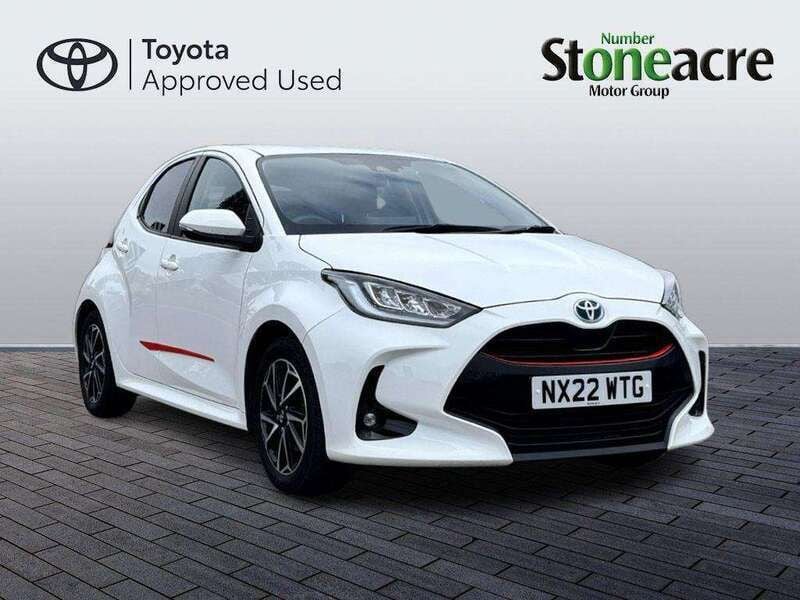 White Used 2022 Toyota Yaris Hybrid Design Hatchback | £16,500 (Fair price) - Image 1/4