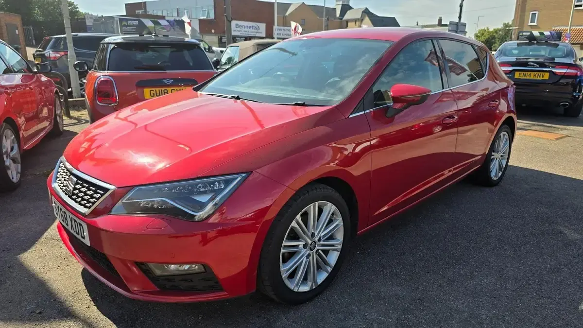 Used Seat Leon XCELLENCE 130 HP (95 kW) 2019 Red Hatchback